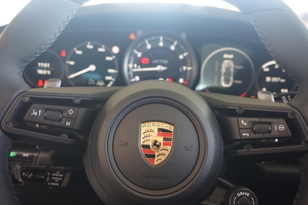 Porsche 992 TARGA 4GTS MATRIX 18WE INNO HA-L BOSE 360