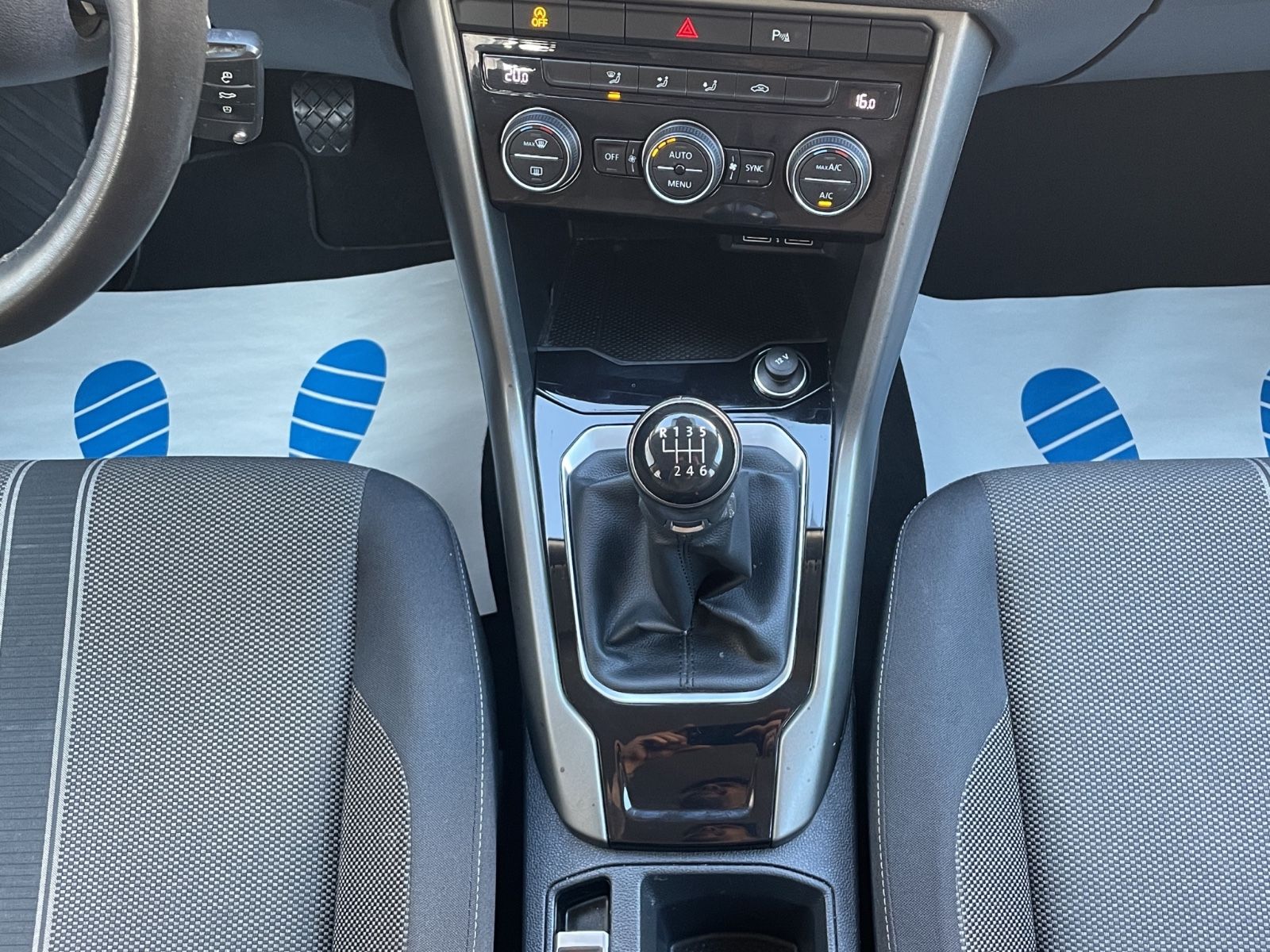 Volkswagen T-Roc Style TDI - Samsaru's Car Outlet