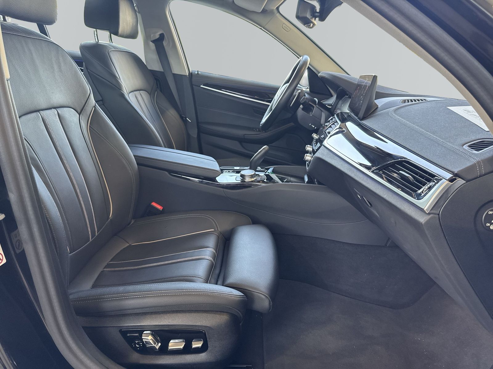 BMW 530d Touring*Luxury Line*LC Prof.*HUD*HiFi*Pano*