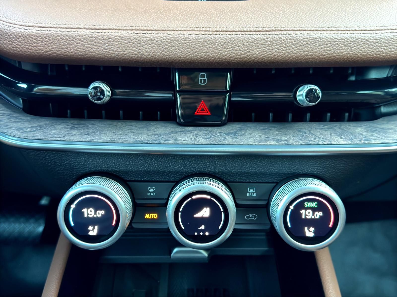 Skoda Superb 4x4 L&K*STHZ*AHK*360*ACC*HUD*LEDER*CANTON