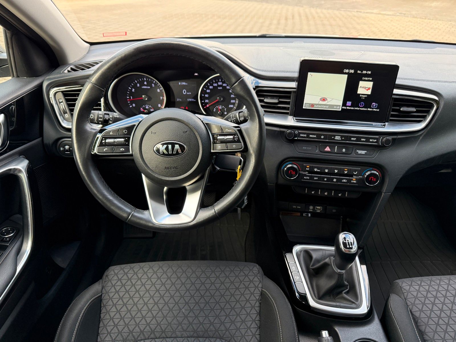 Kia Ceed 1.4 T Vision - Samsaru's Car Outlet