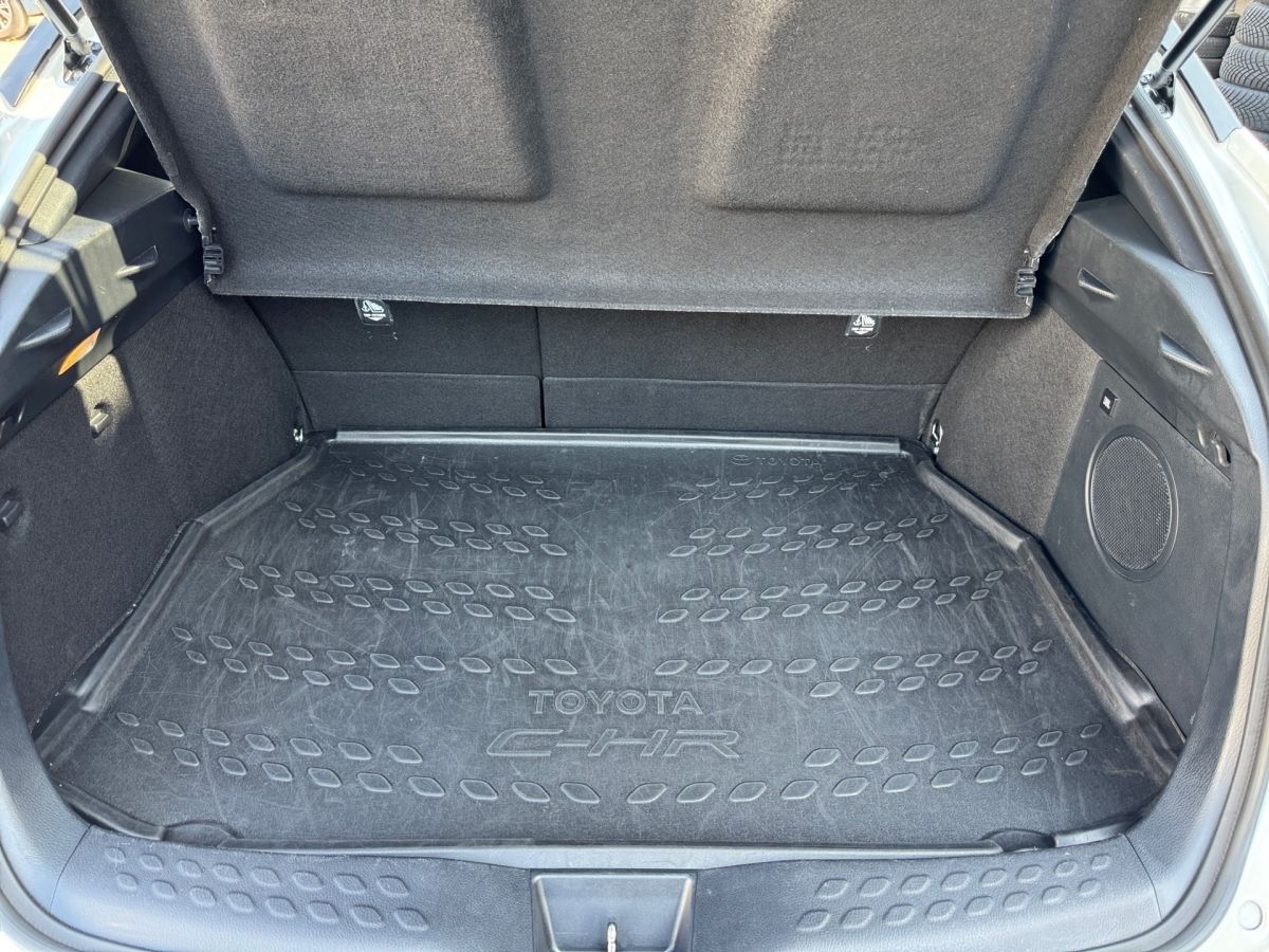 Toyota C-HR 2.0 Hybrid Lounge - Samsaru's Car Outlet