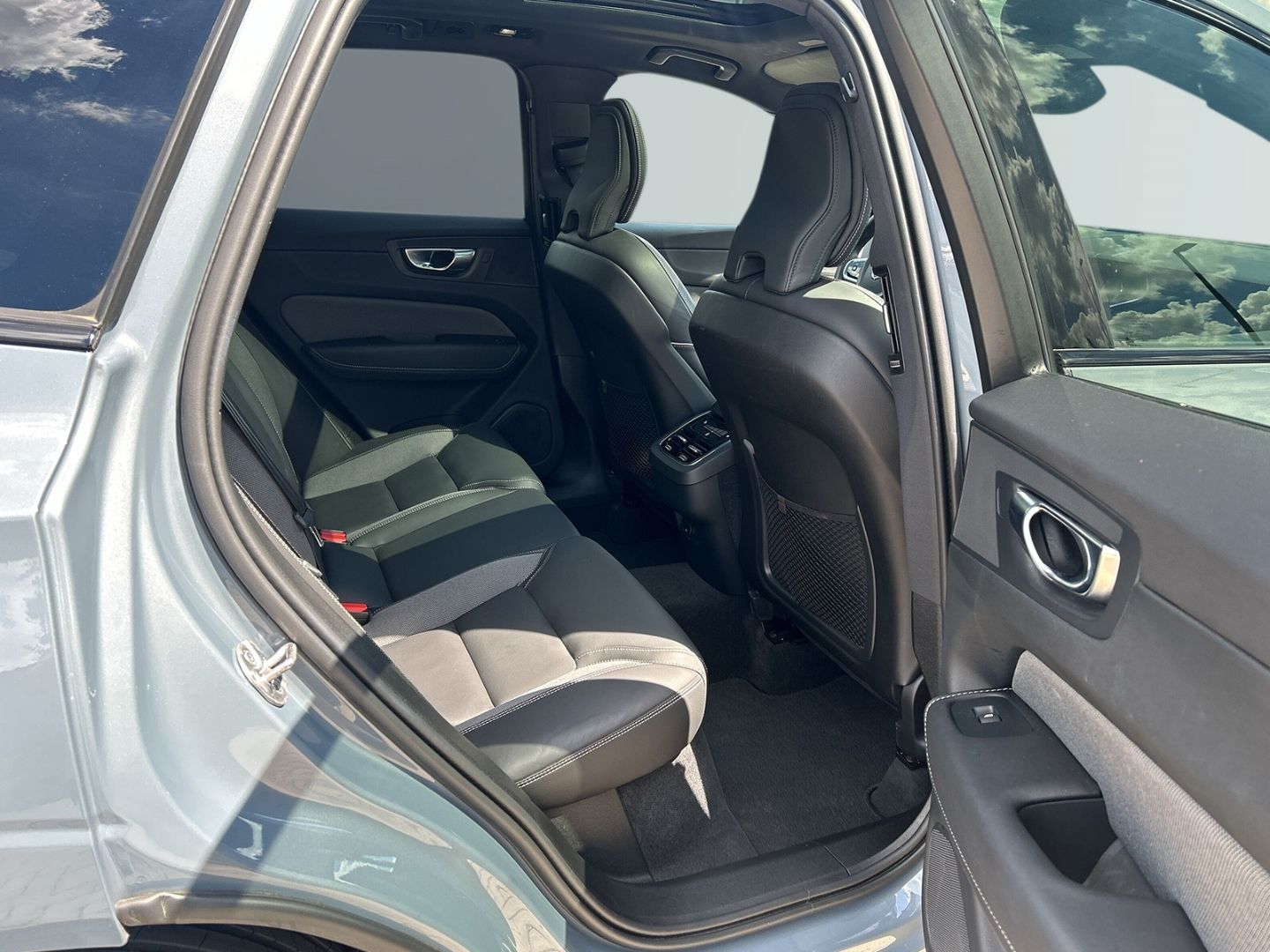 Volvo XC60 B4 Diesel AWD Ultimate Dark 21'' ACC AHK St
