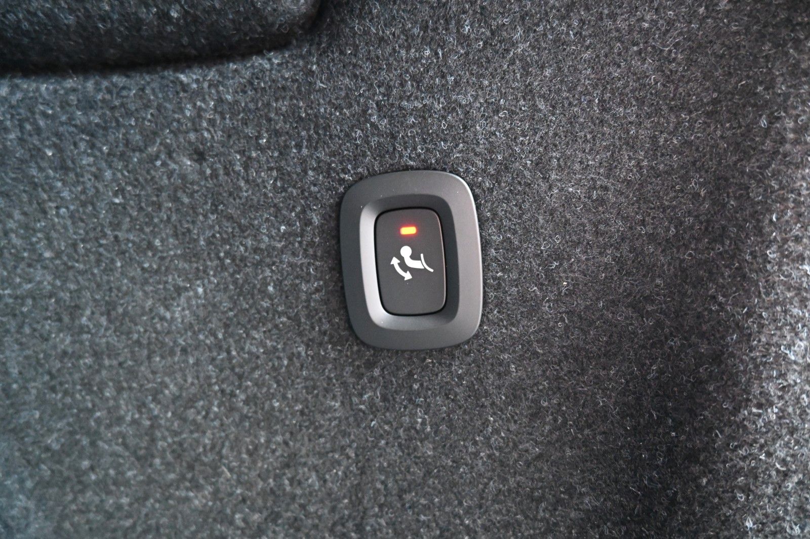 Volvo XC40 B4 Ultra Dark - Samsaru's Car Outlet