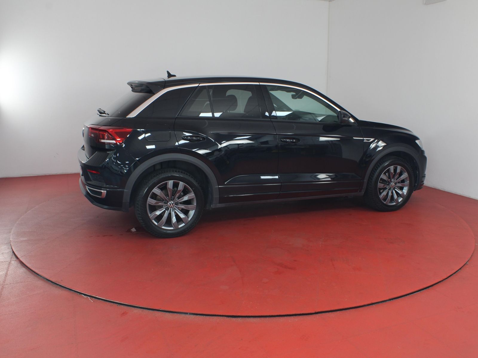 Volkswagen T-Roc R-Line - Samsaru's Car Outlet