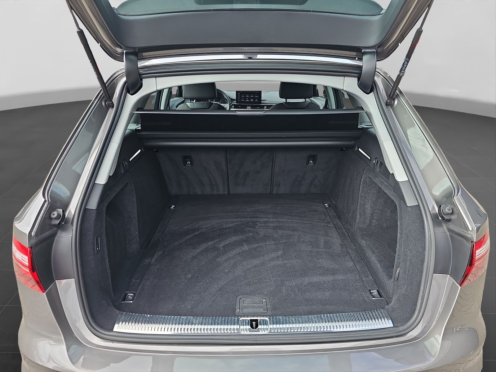 Audi A4 Avant 35 2.0 TDI - Samsaru's Car Outlet