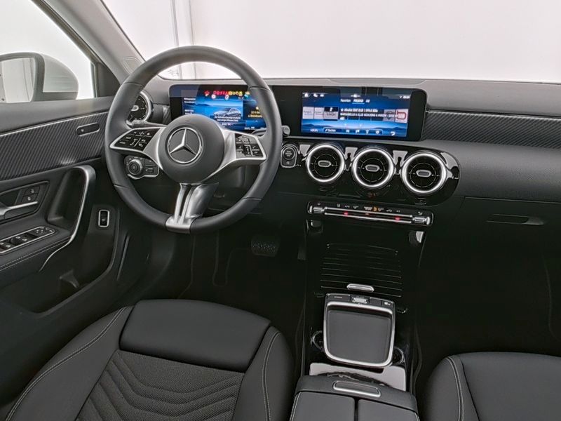 Mercedes-Benz A 180 - Samsaru's Car Outlet