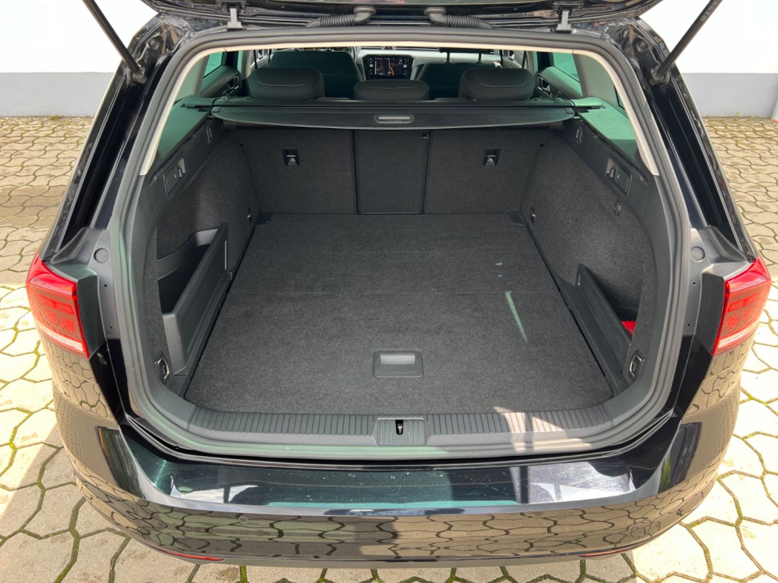 Volkswagen Passat 2.0 TDI - Samsaru's Car Outlet