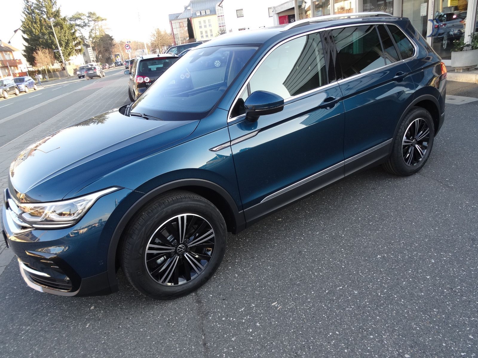 Volkswagen Tiguan 1.5 TSI OPF DSG Elegance - Samsaru's Car Outlet