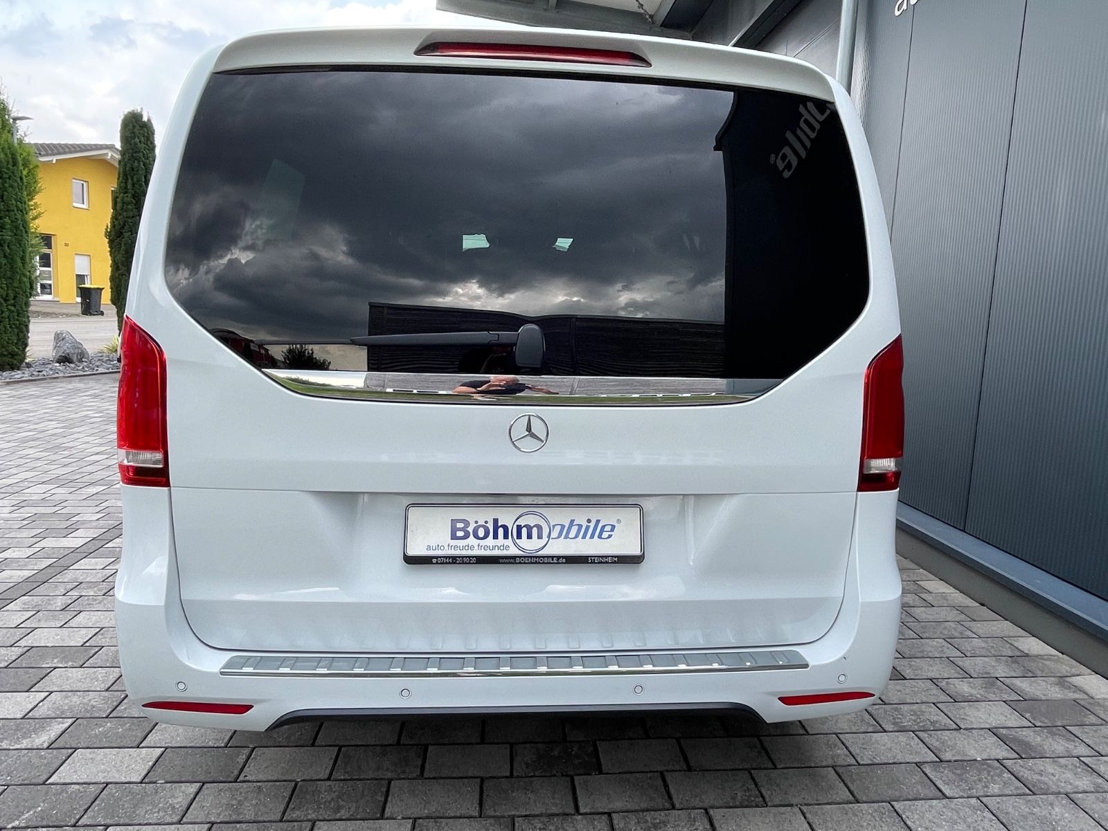 Mercedes-Benz V 300 d AMG - Samsaru's Car Outlet