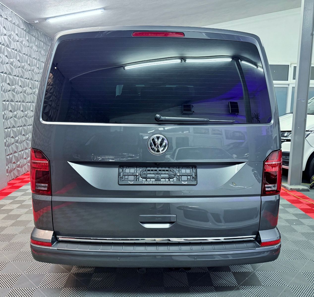 Volkswagen T6.1 Multivan 2.0 TDI DSG 4Motion - Samsaru's Car Outlet