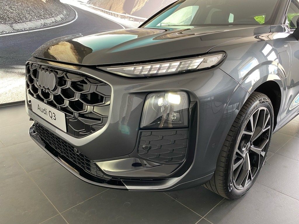 Audi Q3 SUV e-hybrid 200 kW S line AHK+RFK+ACC+MATRIX