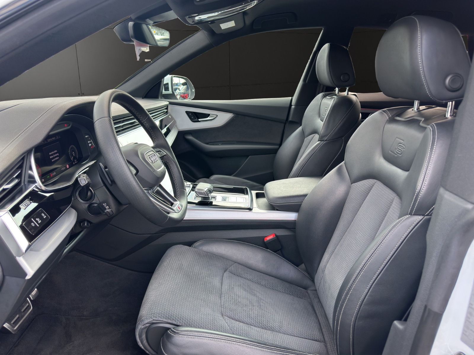 Audi Q8 55 TFSI e qu. tiptr. S LINE+AHZV+AIR+HD+NIGHT
