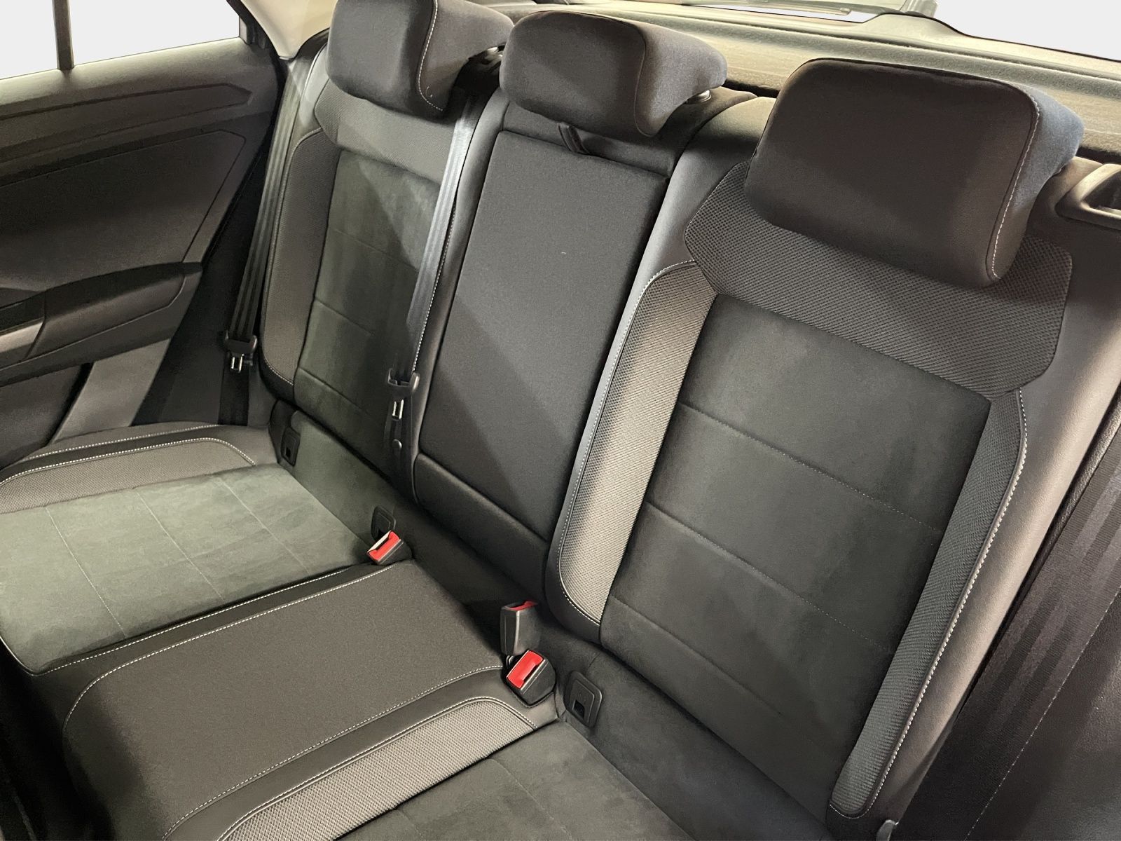 Volkswagen T-Roc 1.5 TSI Style - Samsaru's Car Outlet