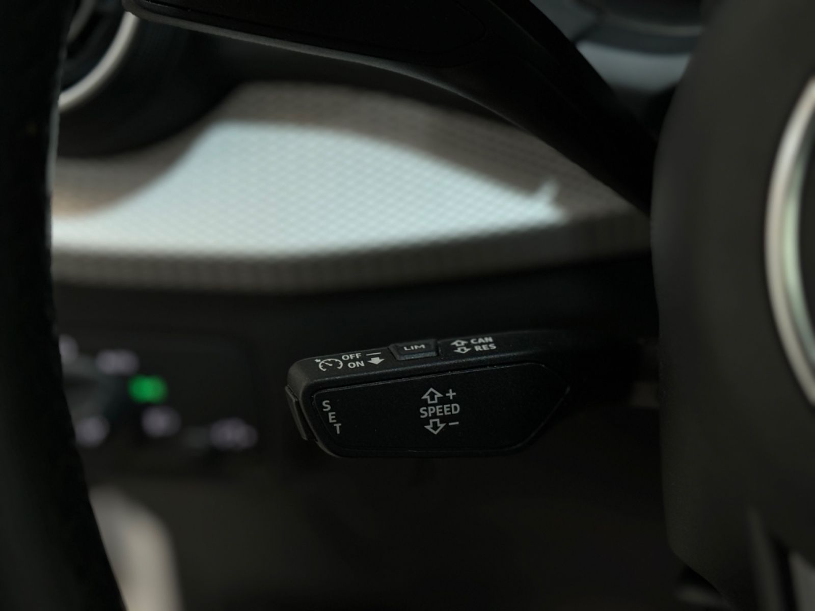 Audi Q2 35 TFSI 1.5-KAMERA-ACC-LED-SHZ-NAVI-EHK