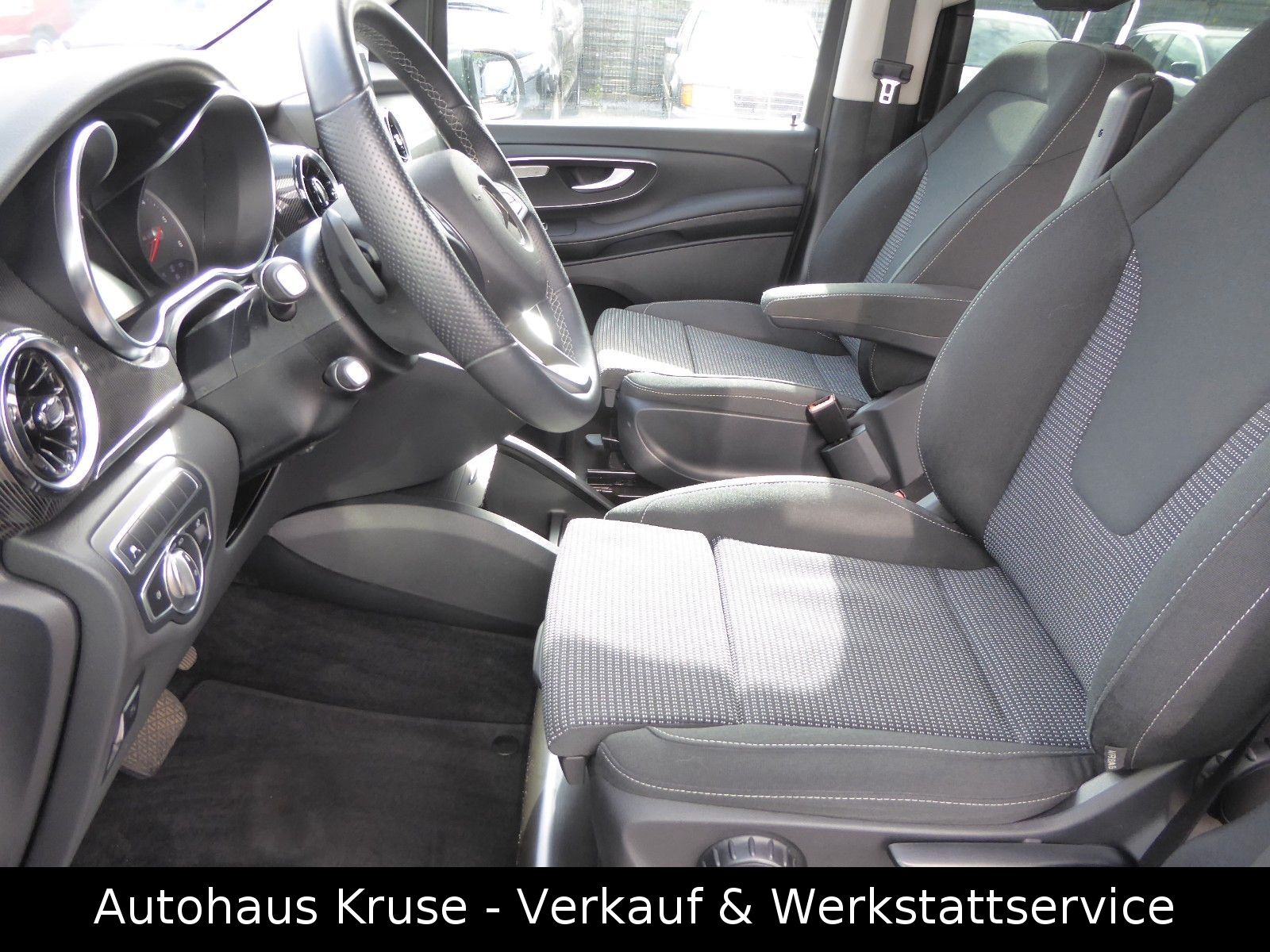 Mercedes-Benz V 220 d EDITION LANG - Samsaru's Car Outlet