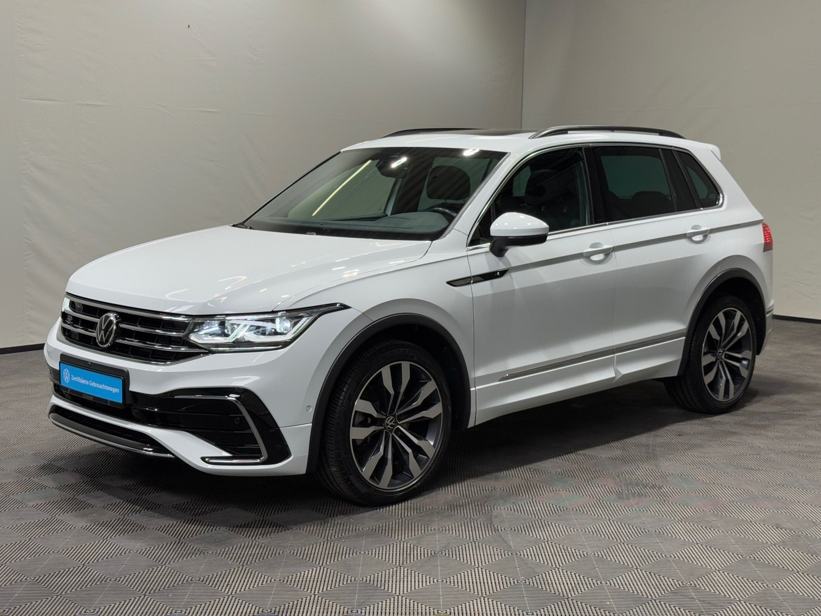 Volkswagen Tiguan R-Line 2.0 TDI DSG 4M - Samsaru's Car Outlet