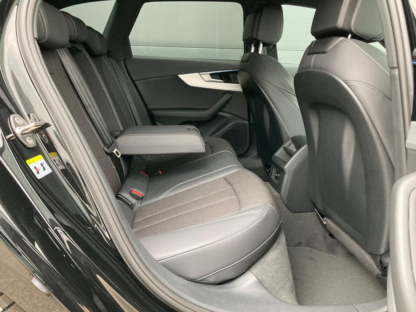 Audi A4 Avant 40 TDI quattro S line - Samsaru's Car Outlet