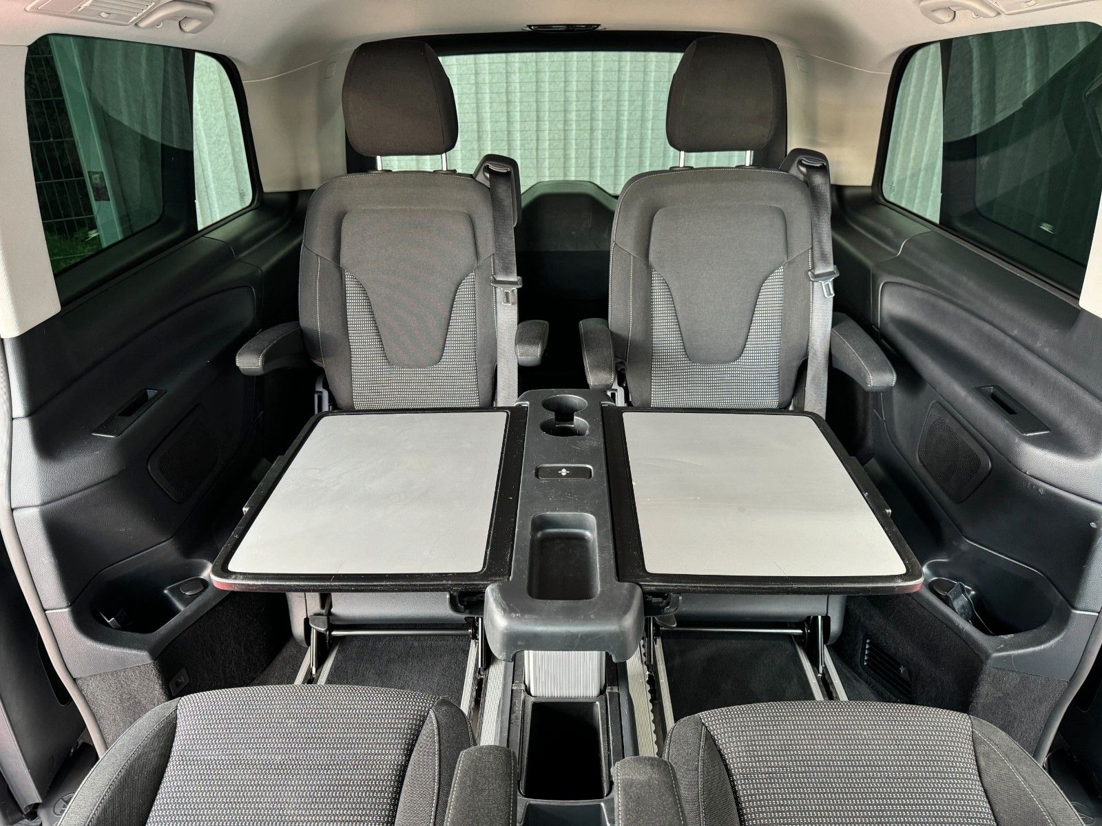 Mercedes-Benz V250 Lang 4Matic - Samsaru's Car Outlet