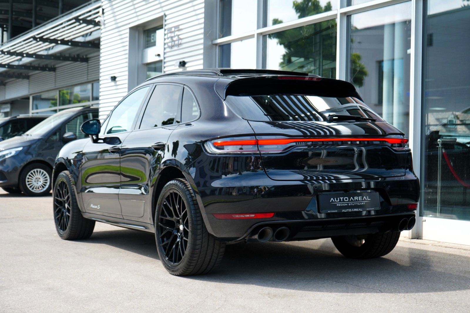 Porsche Macan S - Samsaru's Car Outlet