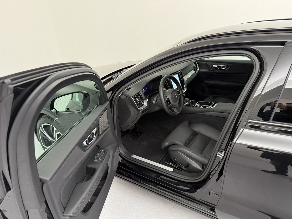 Volvo V60 T6 Plus Dark Recharge Plug-In Hybrid AWD LED