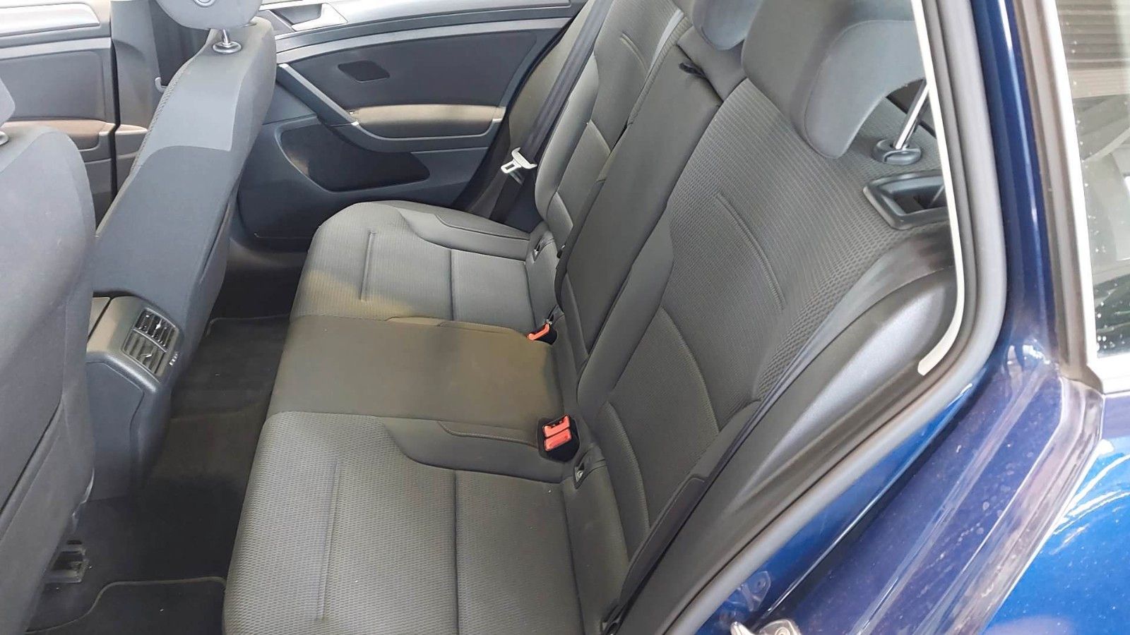 Volkswagen Golf 7 Var. 1.6 TDI COMFORTLINE - Samsaru's Car Outlet