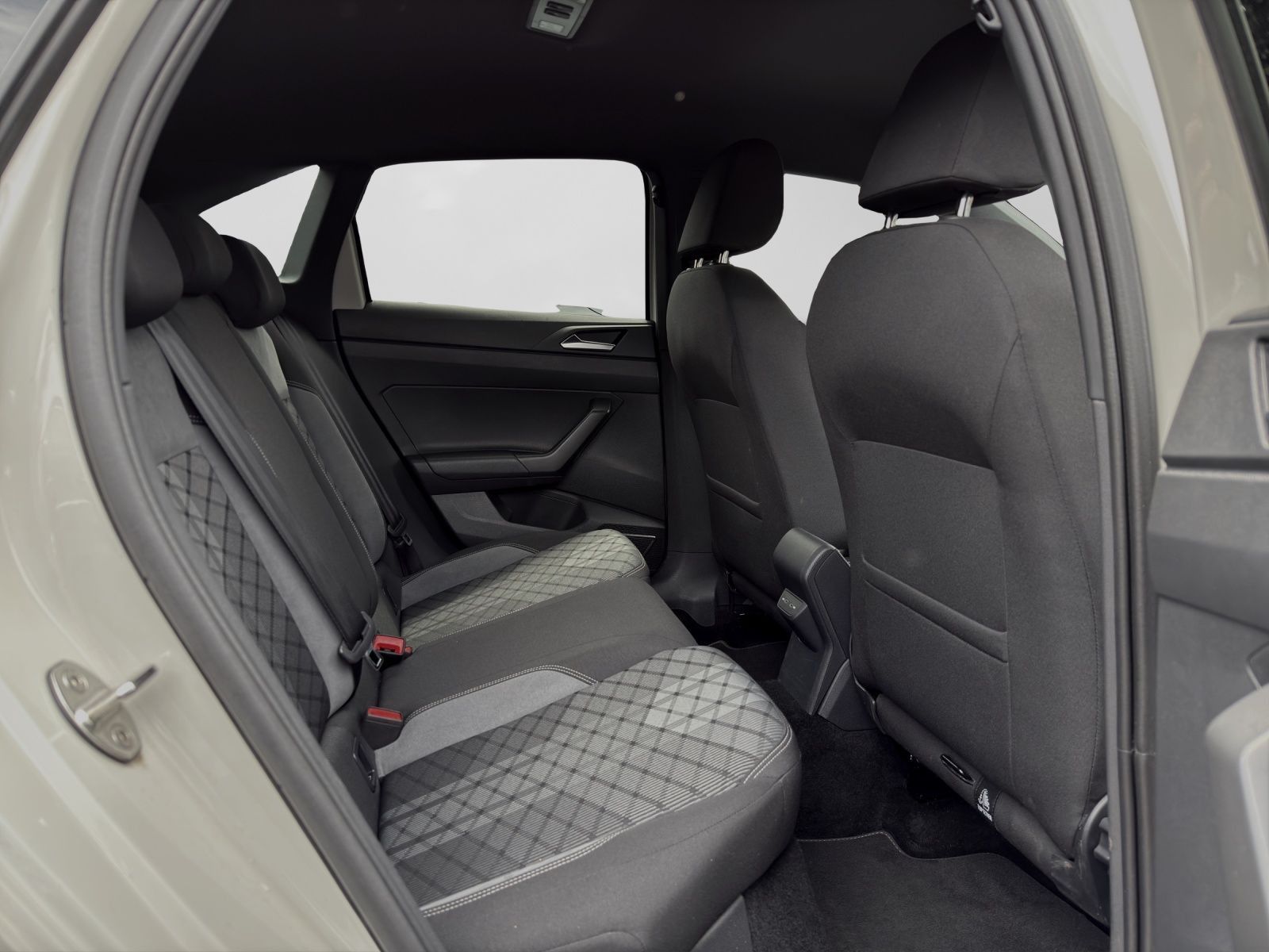 Volkswagen Taigo 1.0 TSI DSG R-LINE BLACK - Samsaru's Car Outlet