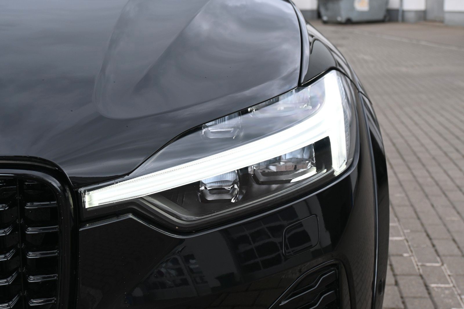 Volvo XC60 B4 D AWD Ultimate Dark*STDHZG*360°*LUFT*ACC