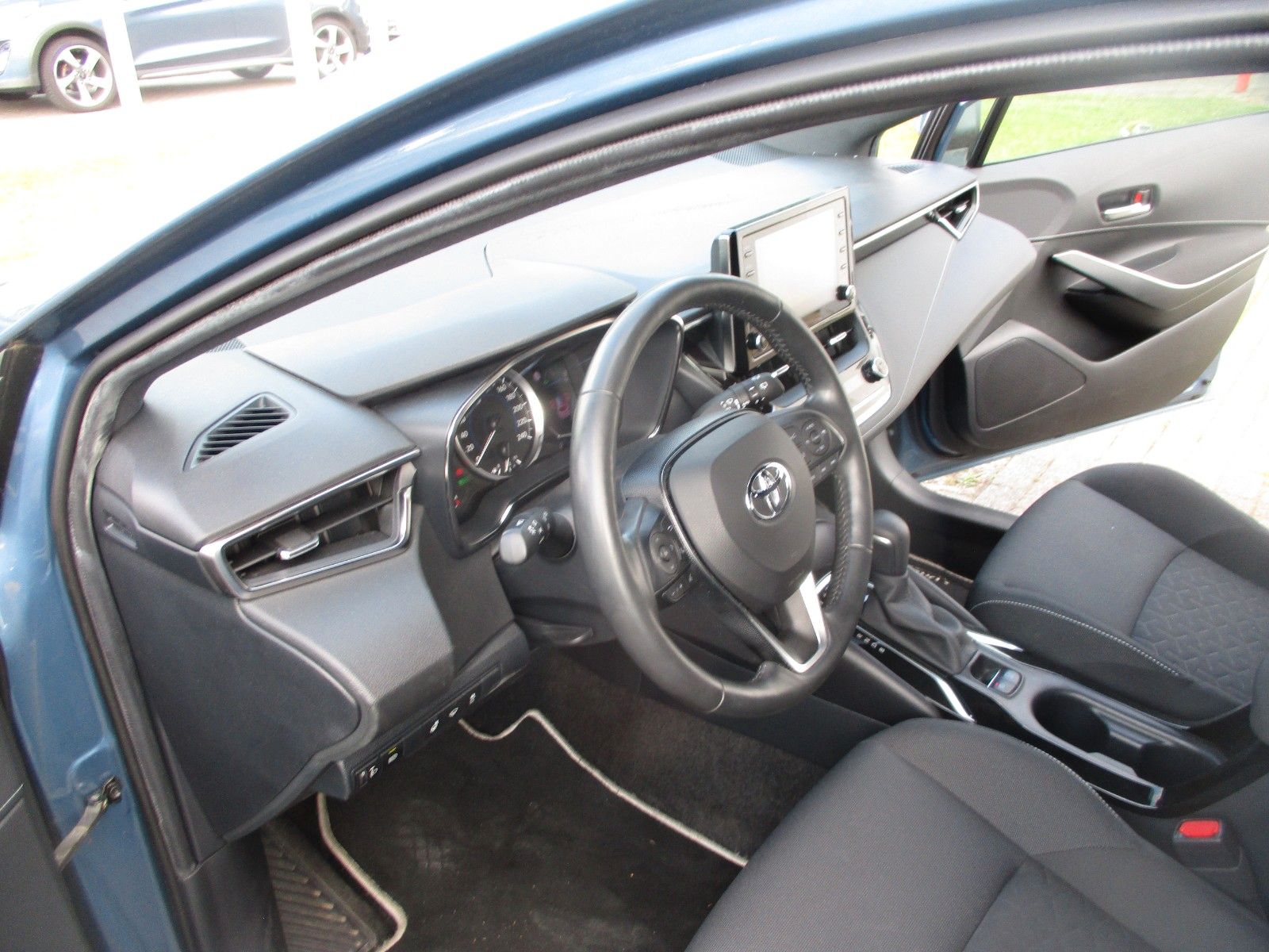 Toyota Corolla 1.8 Hybrid Comfort Touring Sports - Samsaru's Car Outlet