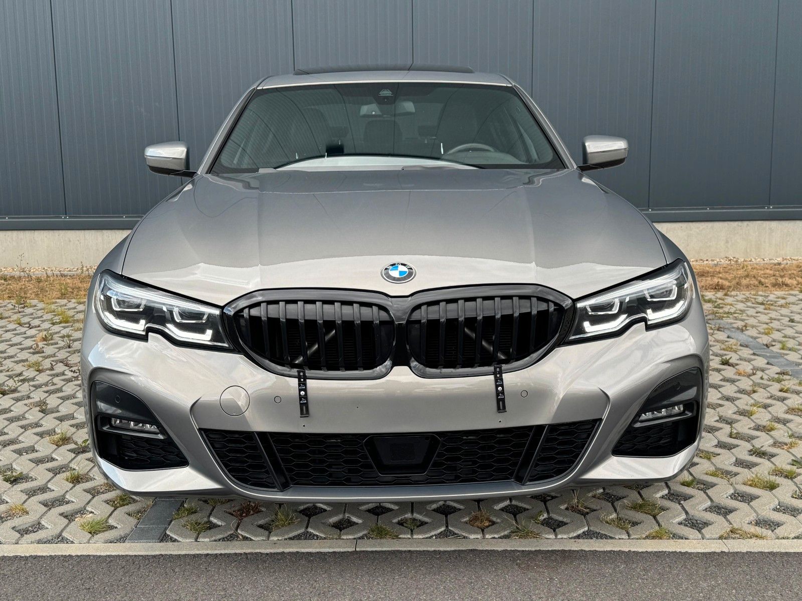 BMW Lim M Sport - Samsaru's Car Outlet