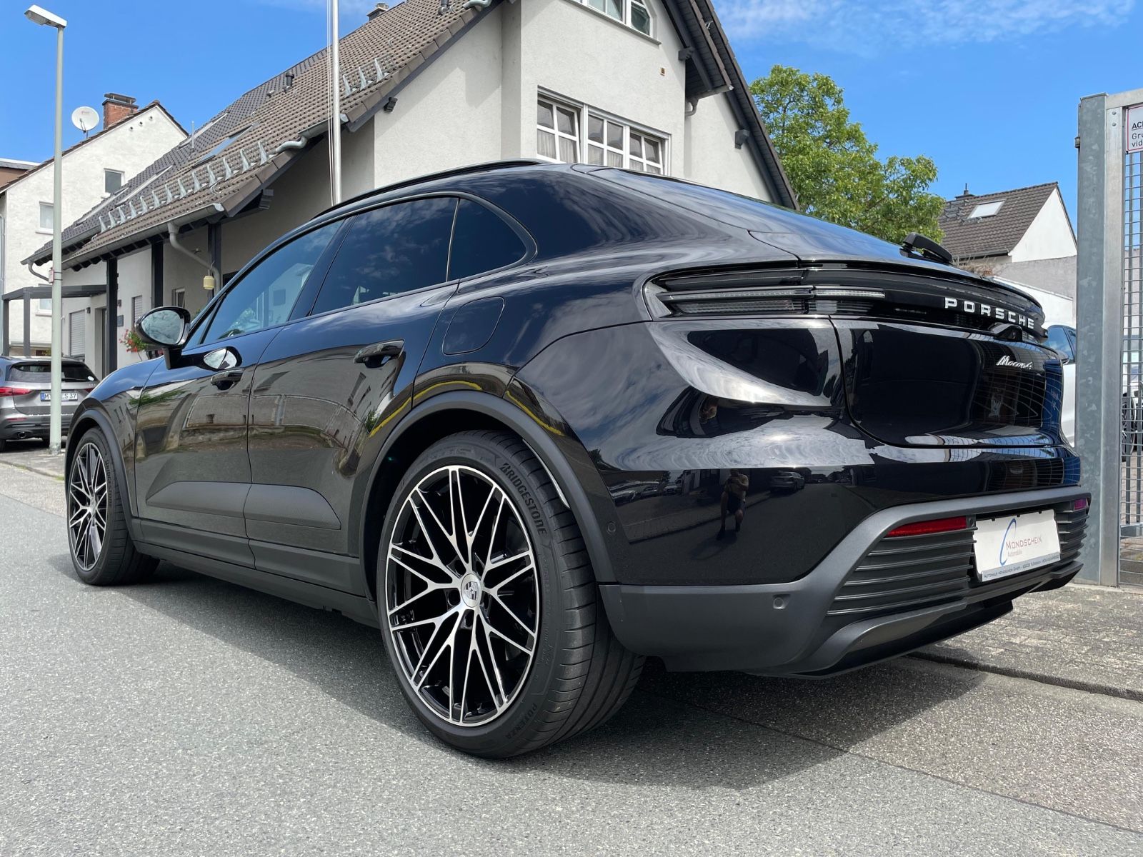 Porsche Macan 4 - Samsaru's Car Outlet