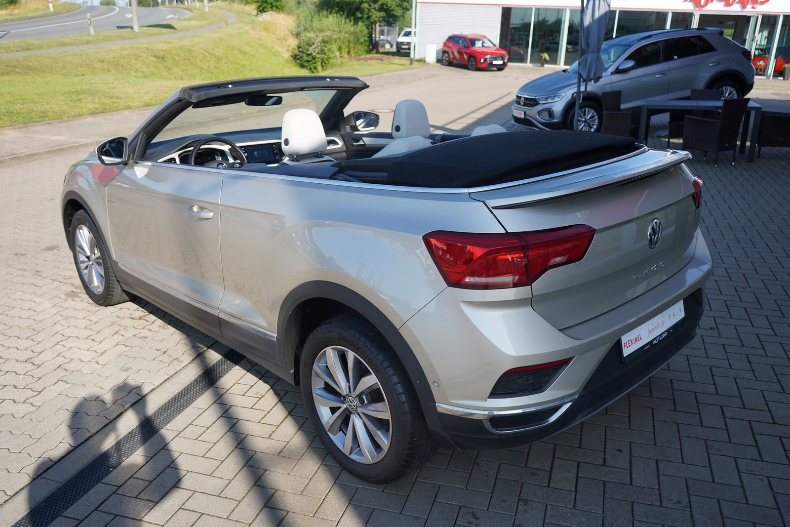 Volkswagen T-Roc 1.5 TSI Style - Samsaru's Car Outlet