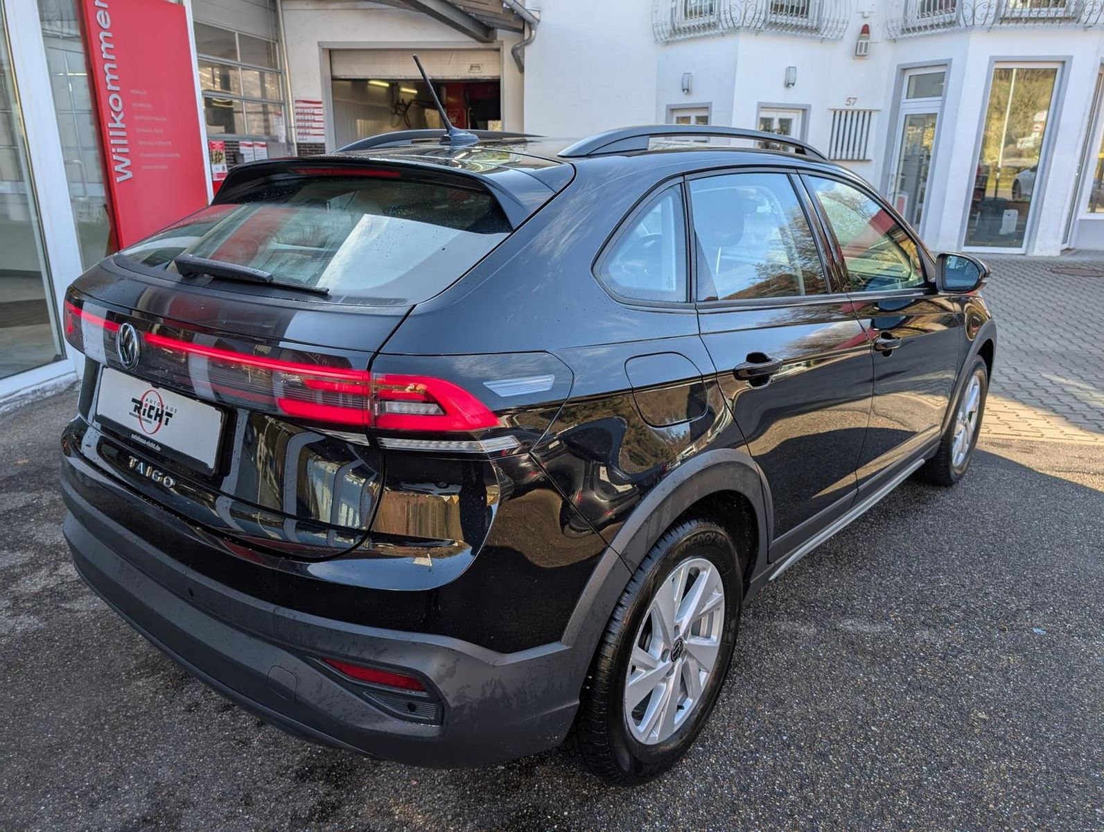 Volkswagen Taigo 1.0 TSI Life - Samsaru's Car Outlet