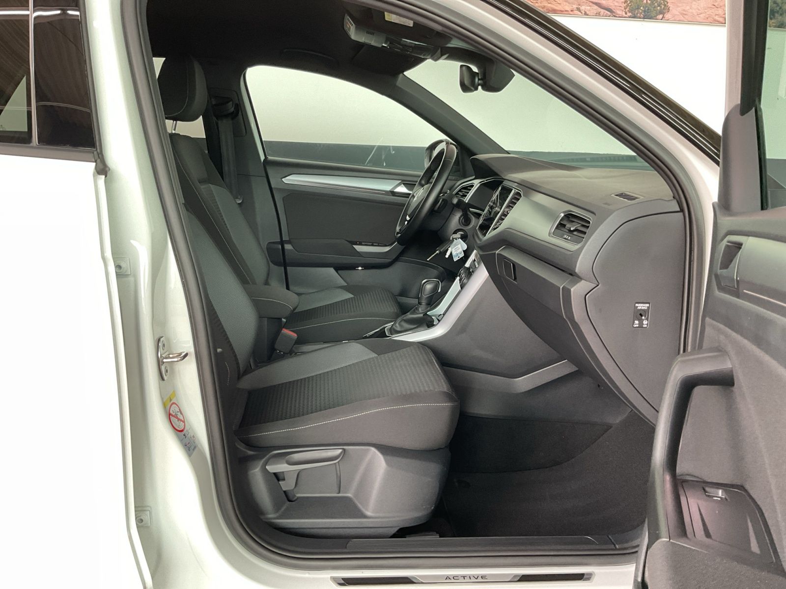 Volkswagen T-Roc 1.5 TSI DSG Active - Samsaru's Car Outlet