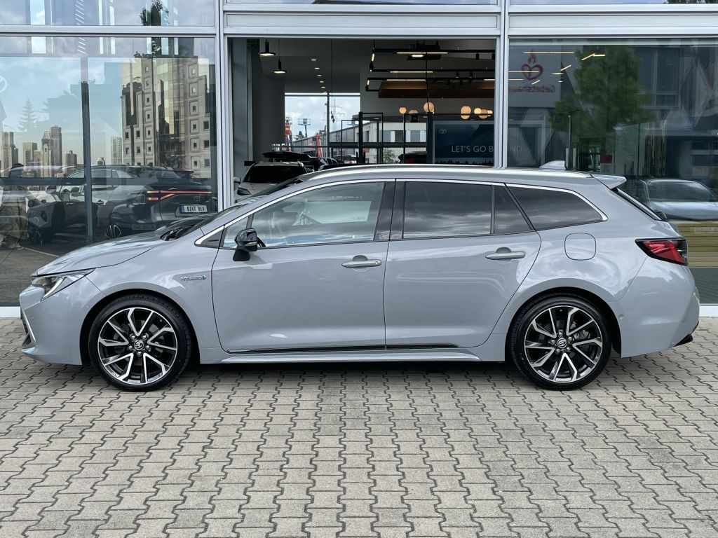 Toyota Corolla 2.0 Hybrid Touring Sports Lounge - Samsaru's Car Outlet