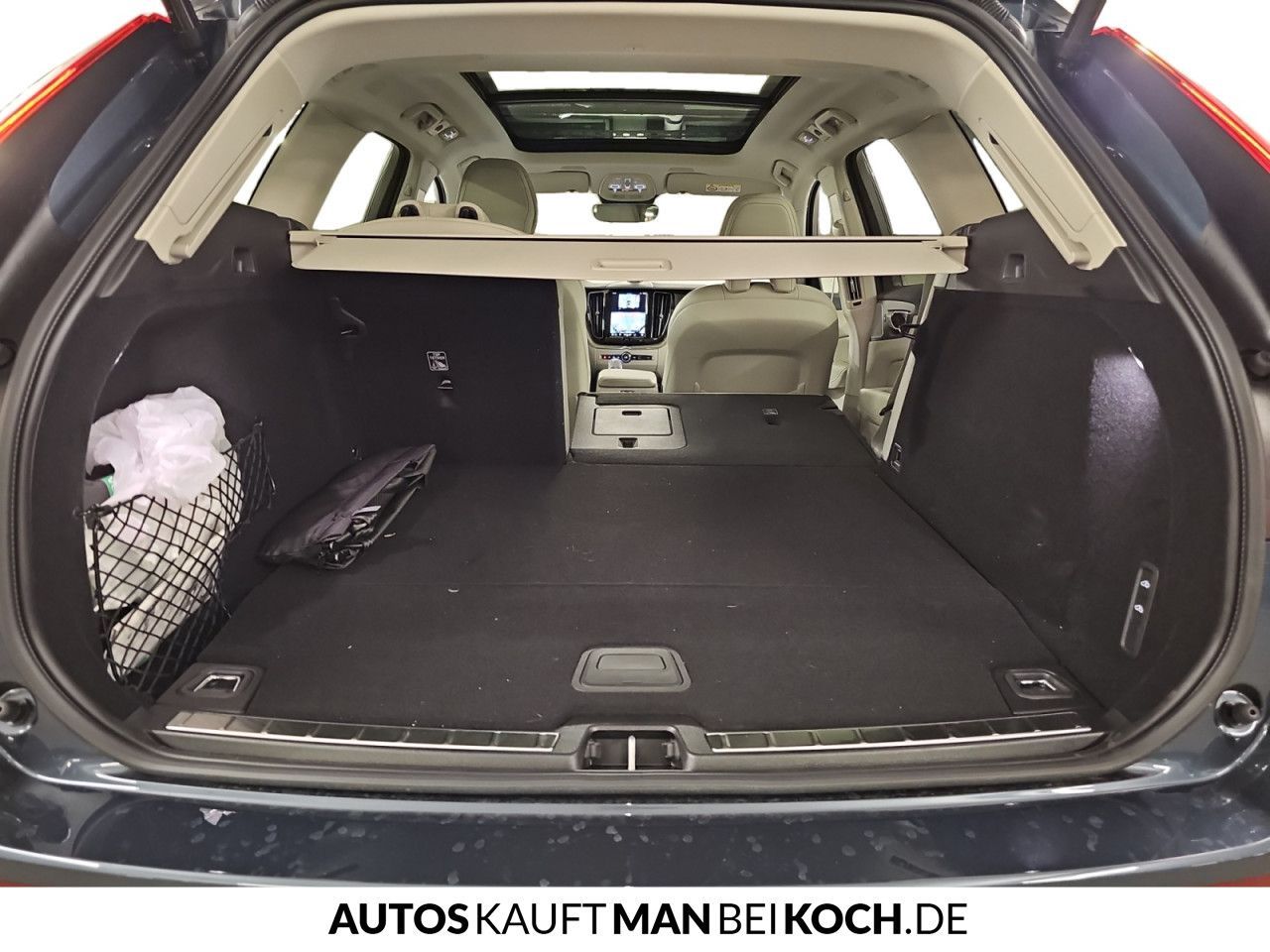 Volvo XC60 T6 AWD Plug-in Hybrid Ultra Dark - Samsaru's Car Outlet