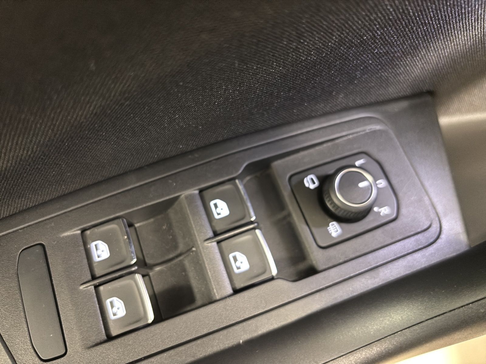 Volkswagen T-Roc Cabriolet 1.5 TSI Style - Samsaru's Car Outlet