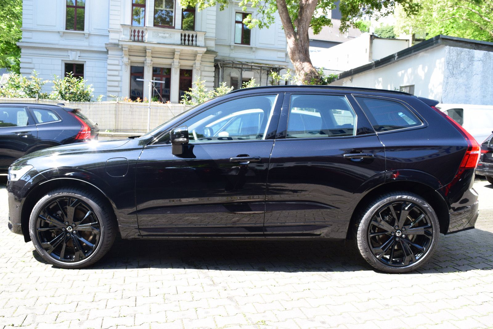 Volvo XC60 T6 Plus Black Edition - Samsaru's Car Outlet