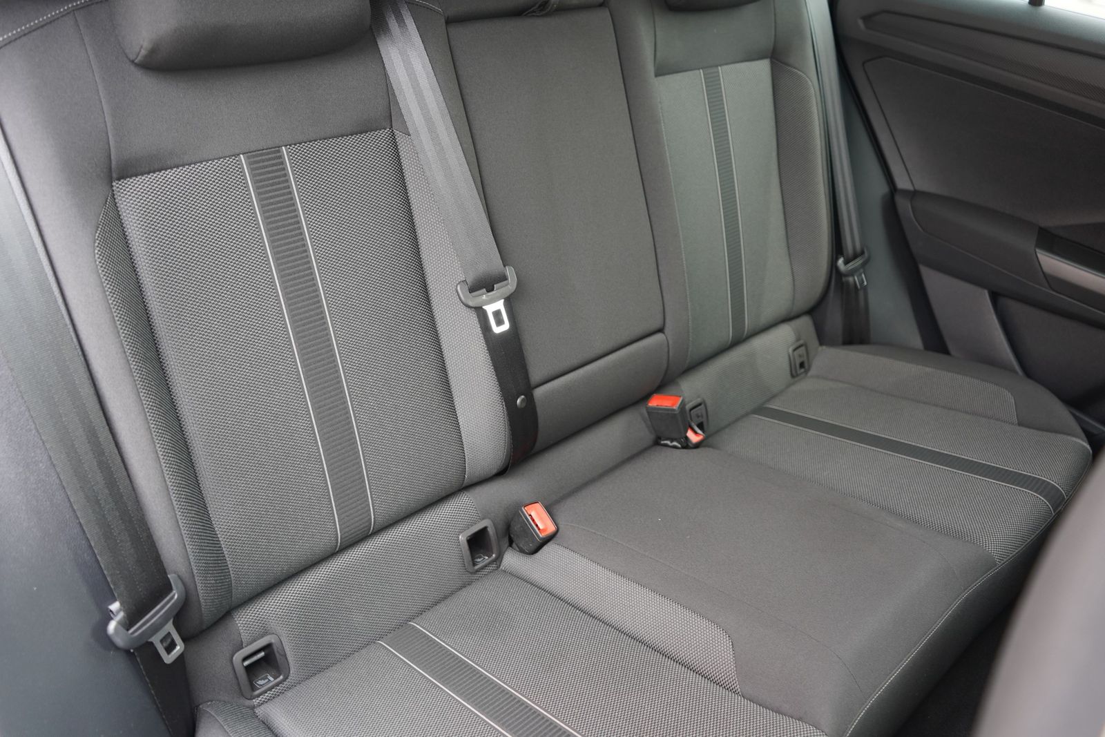 Volkswagen T-Roc 1.0 TSI Life - Samsaru's Car Outlet