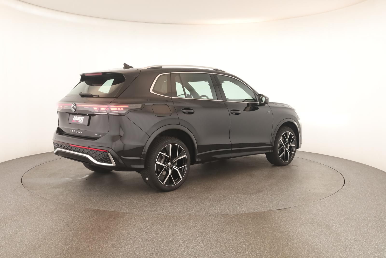 Volkswagen Tiguan 2.0 TDI 4M DSG R-Line Leder Pano Navi 360