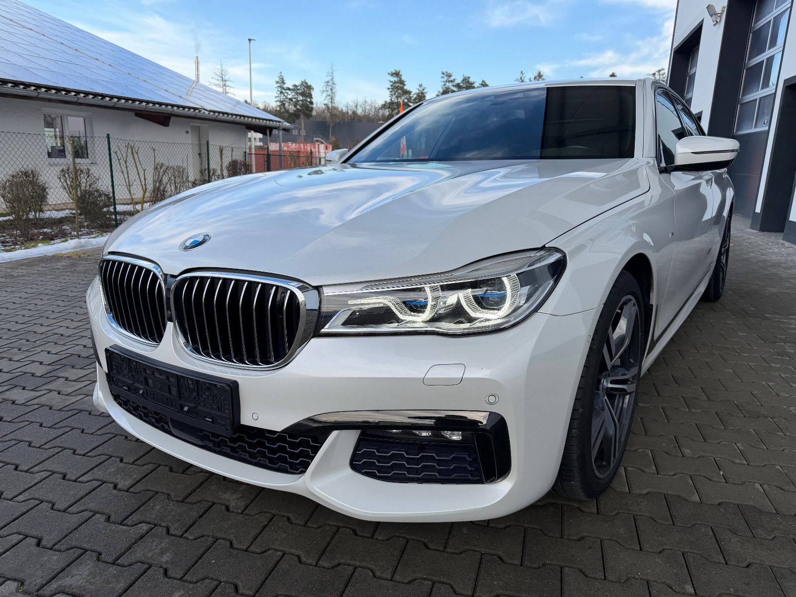 BMW 750ixDrive M-SPORT/MASSAGE/AHK/NIGHTV./LASER/H&K