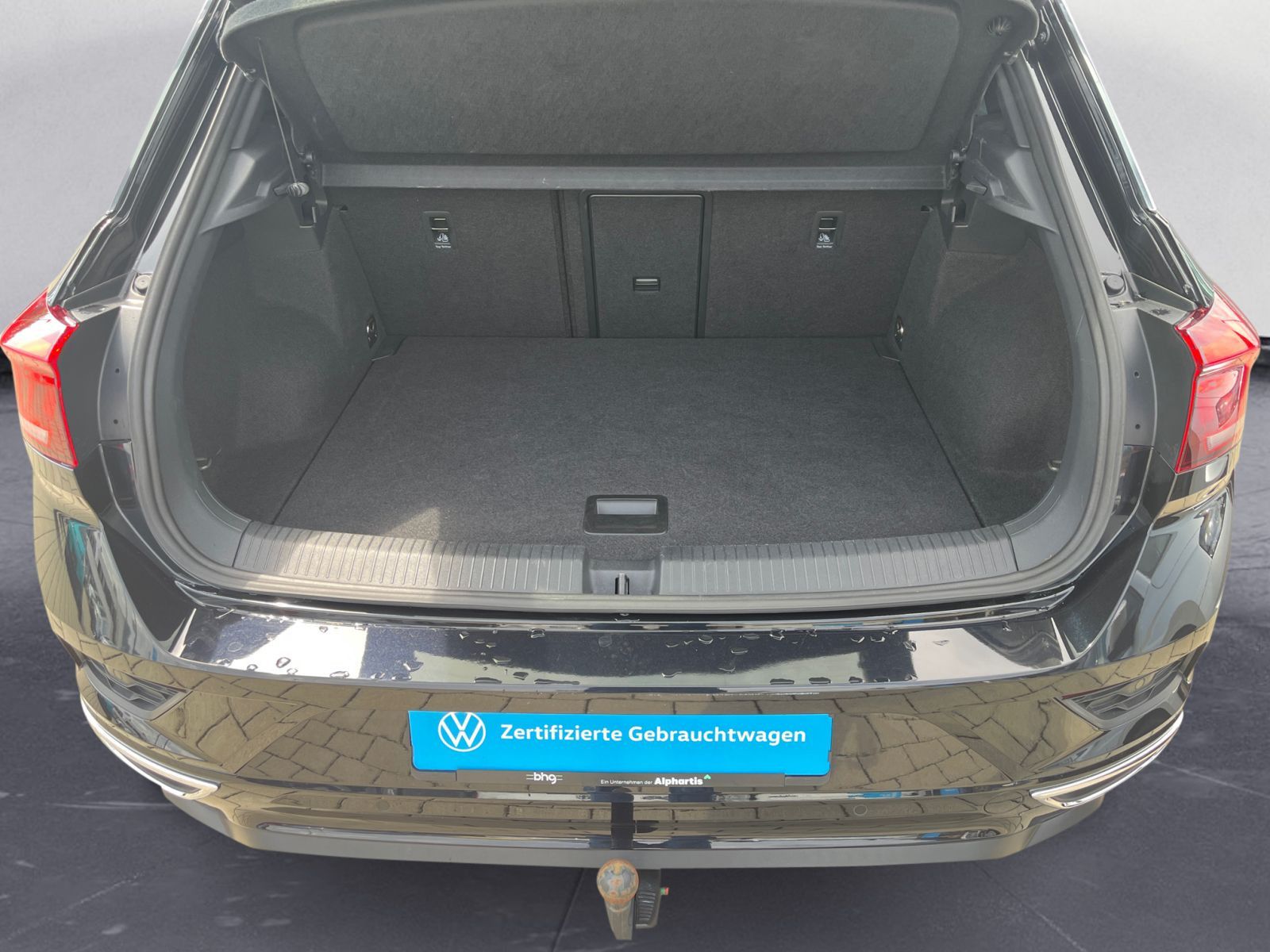 Volkswagen T-Roc 1.5 TSI ACT Sport - Samsaru's Car Outlet