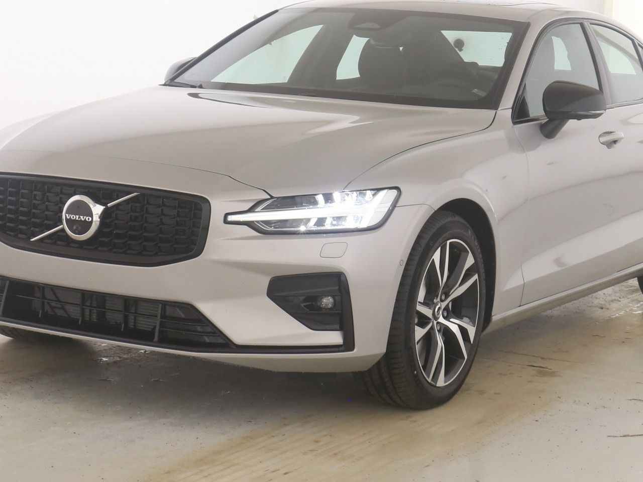 Volvo S60 B5 Ultimate Dark AWD*SONDERZINS 1,99% eff.