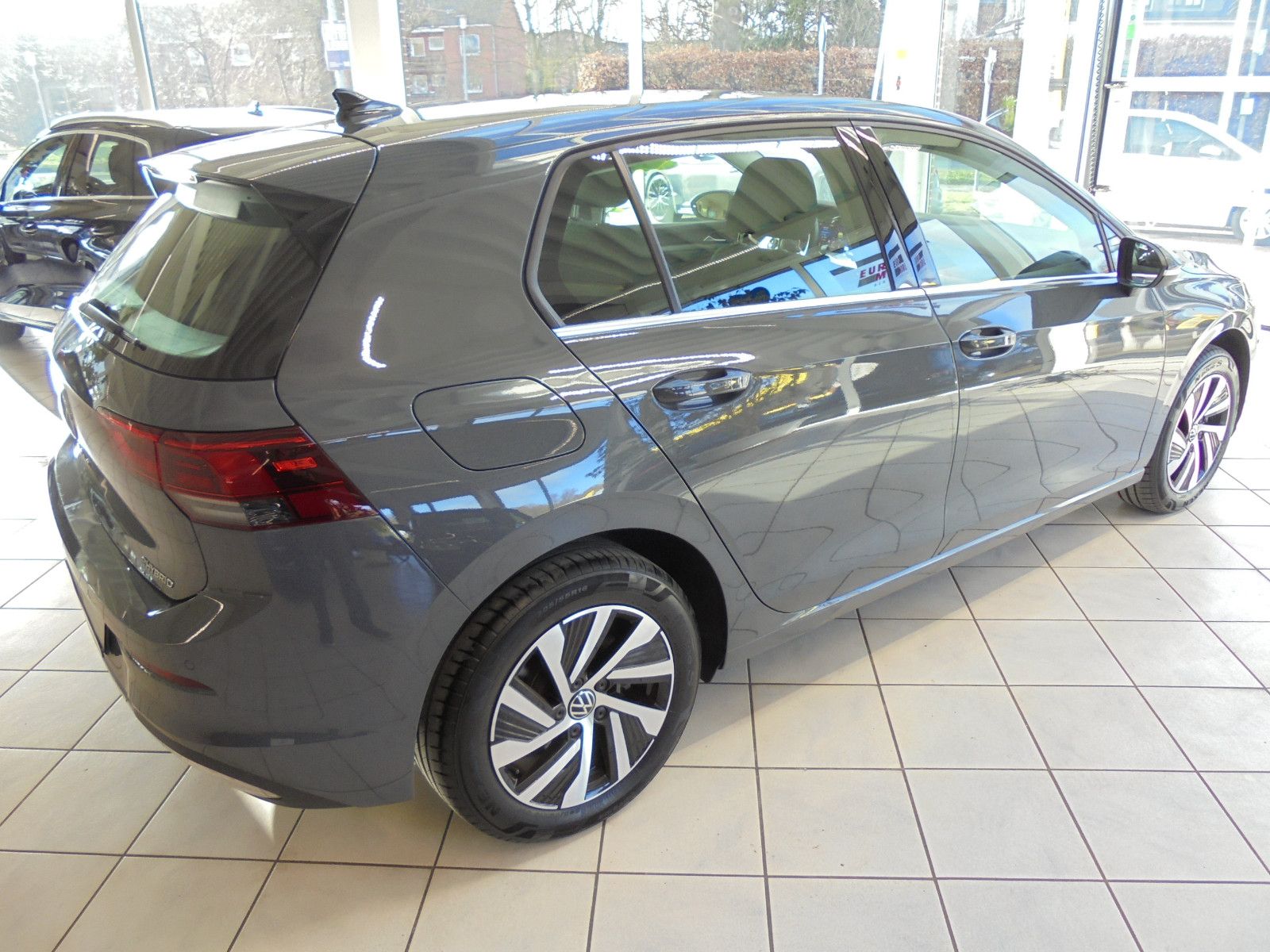 Volkswagen Golf VIII Style eHybrid - Samsaru's Car Outlet
