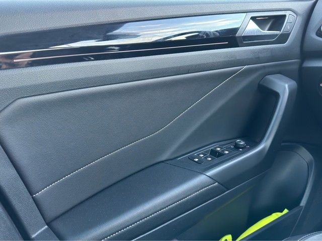 Volkswagen T-Roc 2.0 TDI R-Line - Samsaru's Car Outlet