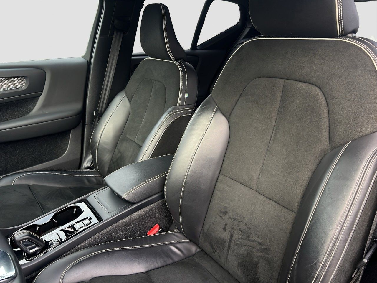 Volvo XC40 B5 R-Design AWD/Navi/LED/AHK/Pano/360K/19Zo