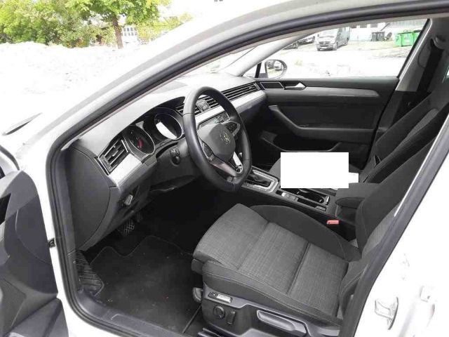 Volkswagen Passat Variant 2.0 TDI Business - Samsaru's Car Outlet