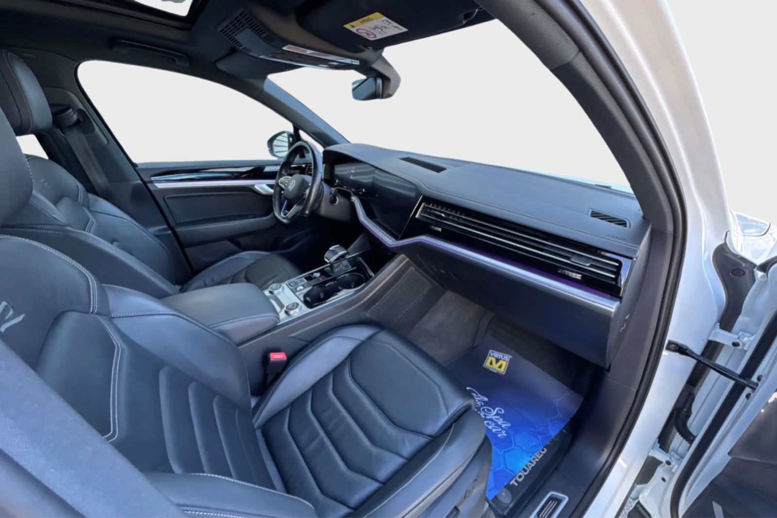 Volkswagen Touareg R 4Motion eHybrid - Samsaru's Car Outlet