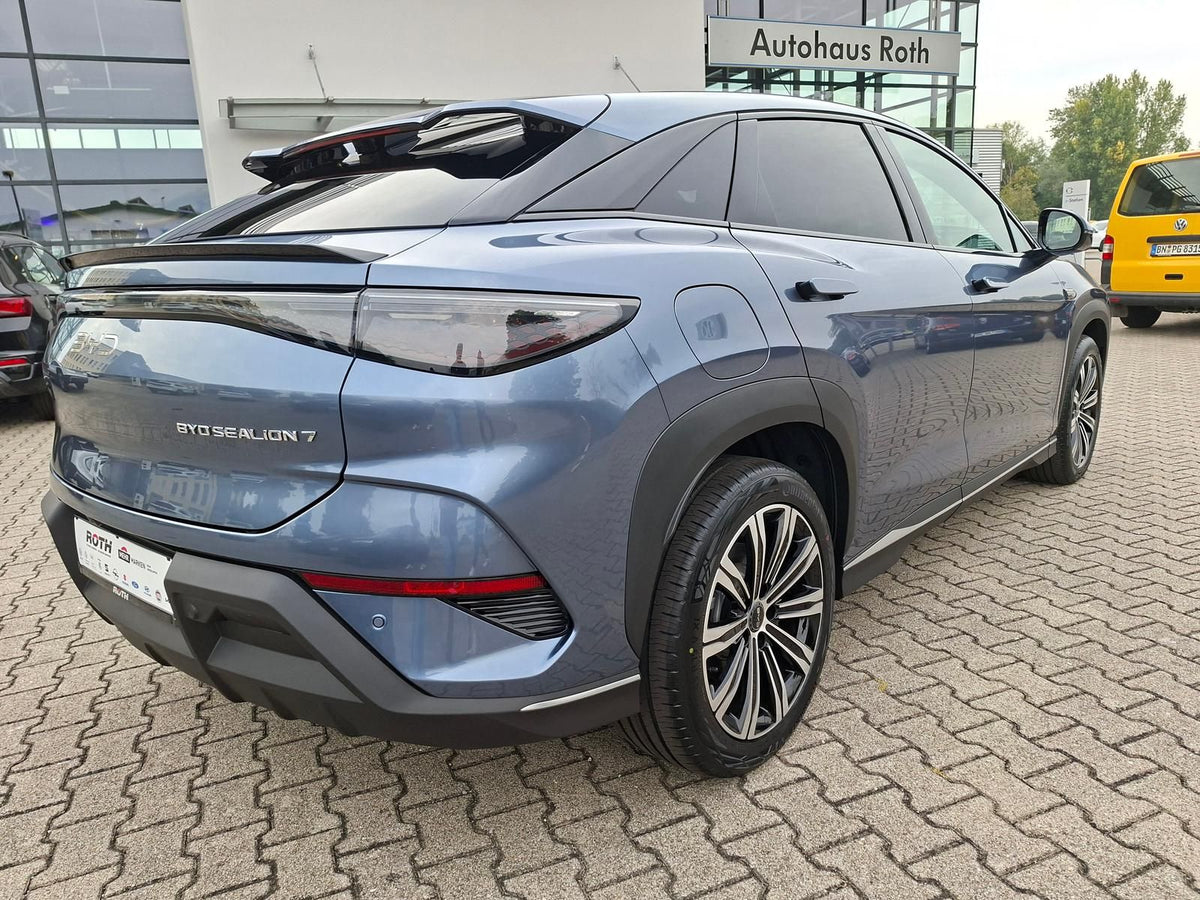 BYD Sealion 7