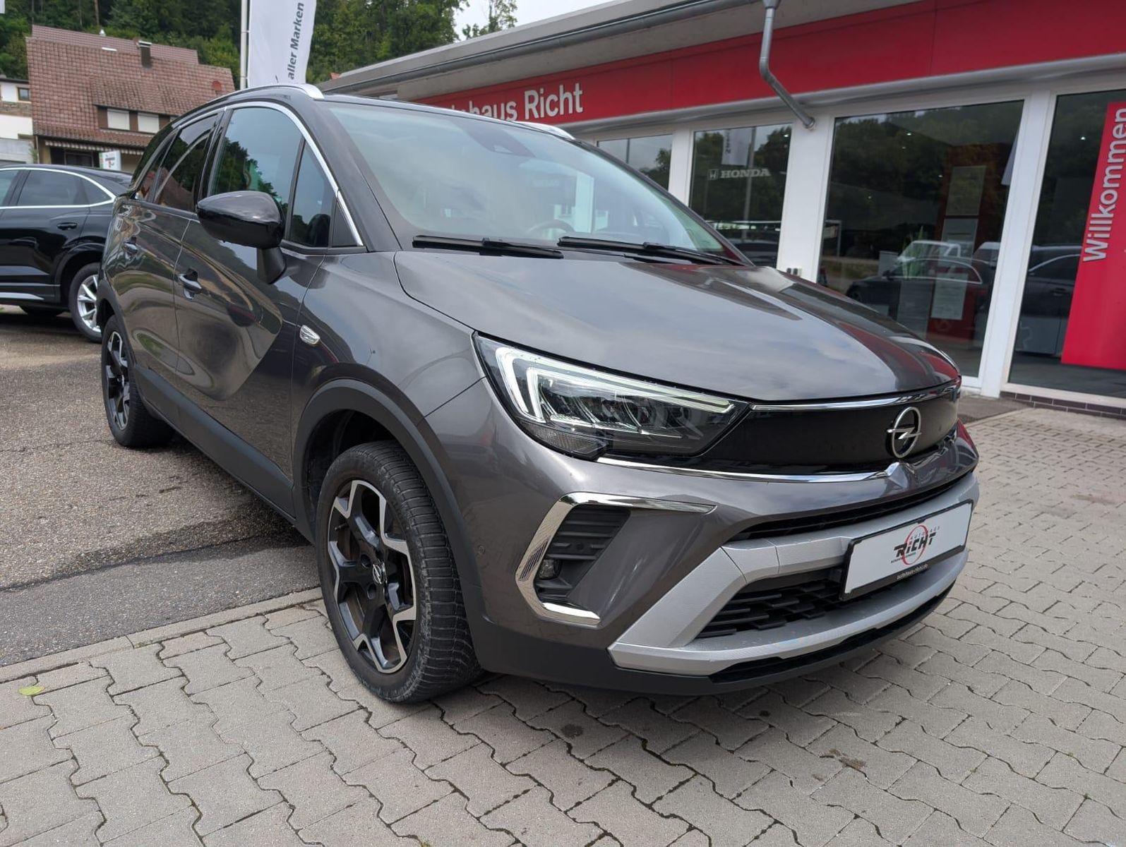 Opel Crossland 1.2 Elegance - Samsaru's Car Outlet
